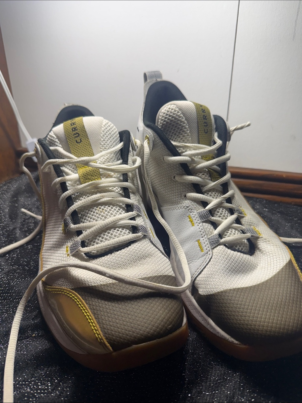 Under Armour Curry 3Z5 White Gold Basketball Shoes Men’s 11